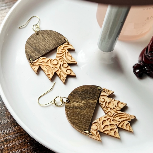 Western Floral Earrings - Picture 2 of 2